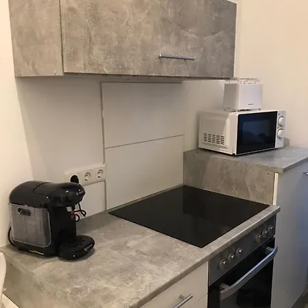 Apartment Roter Sandstein Zink
