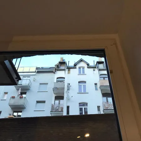 Roter Sandstein Zink 아파트 *